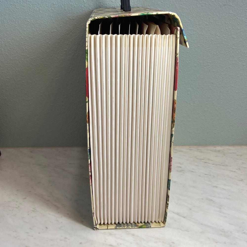 Memory Express Vintage Nature Pattern 12x12 Scrapbook Paper Accordion Storage - Picture 5 of 17